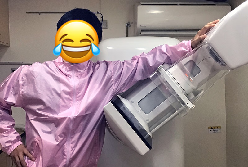 (男)マンモグラフィを体験